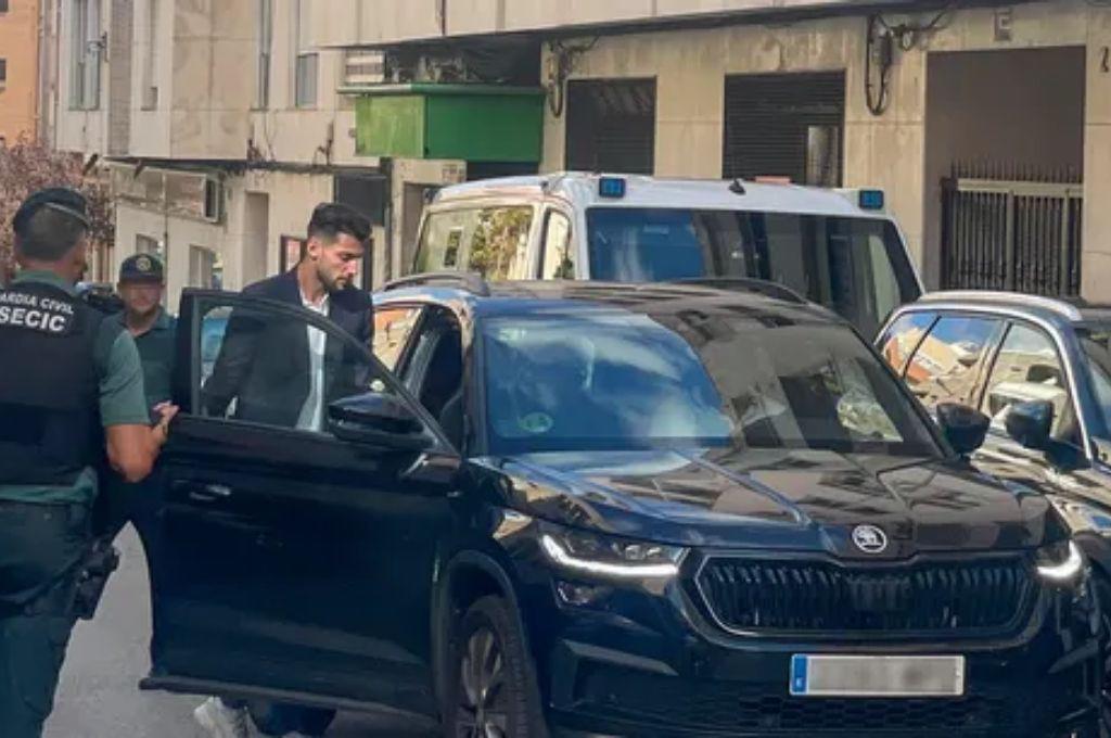 Fue acusado de racismo hace unos días y hoy la Fiscalía de España confirma 10 años de prisión por agresión sexual