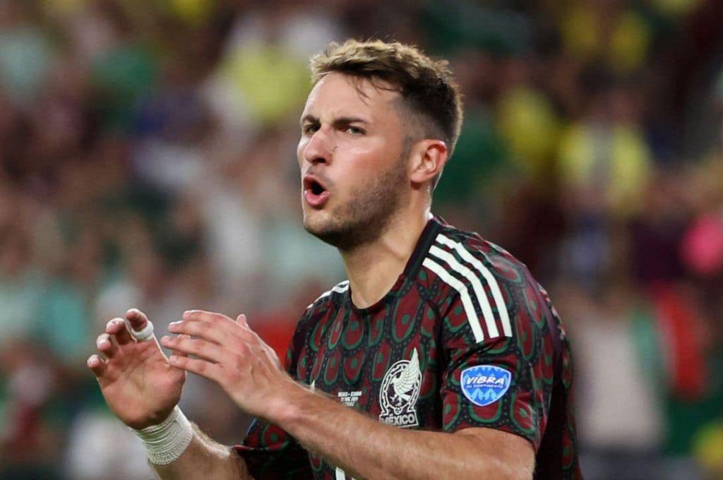Santiago Giménez menciona la selección más dura de Concacaf y que le ha tocado enfrentar a México en la actualidad