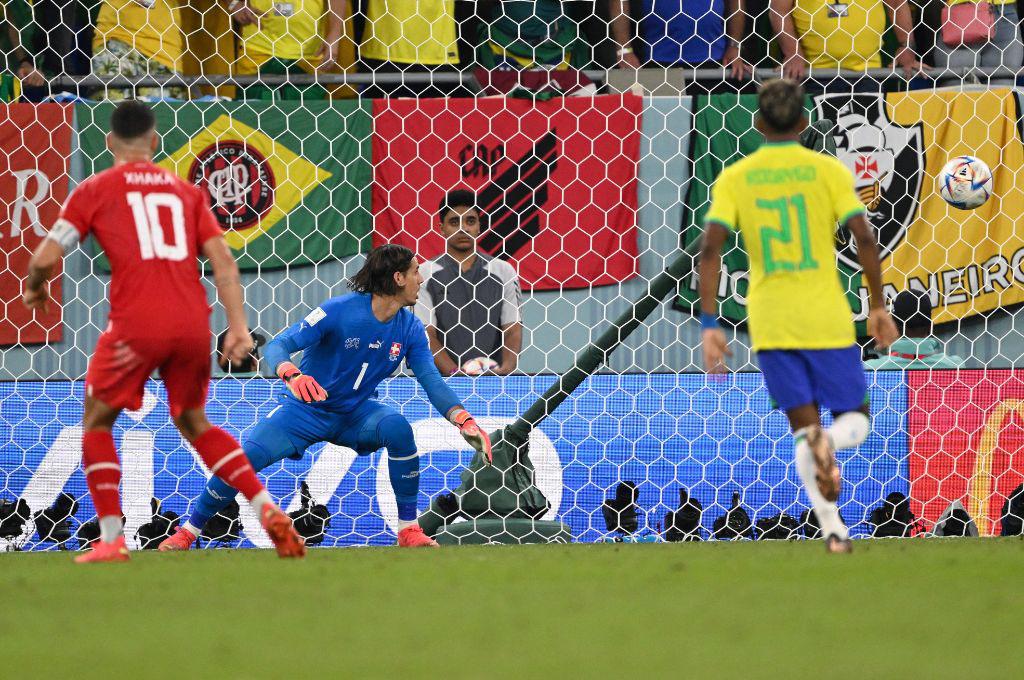 El doble de Neymar en las tribunas, el festejo soberbio de Casemiro y se fue la luz en el estadio 974, así se vivió el Brasil-Suiza