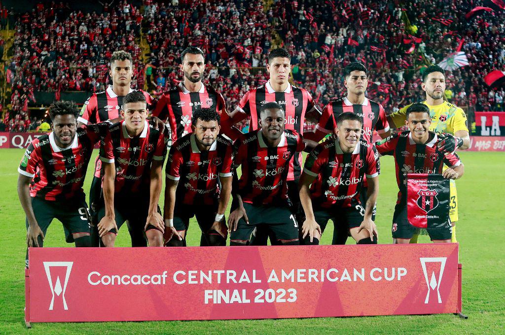 Alajuelense campeón: El hondureño que viajó 24 horas para ver a Alex López y el récord ÚNICO del ‘11’ en Centroamérica