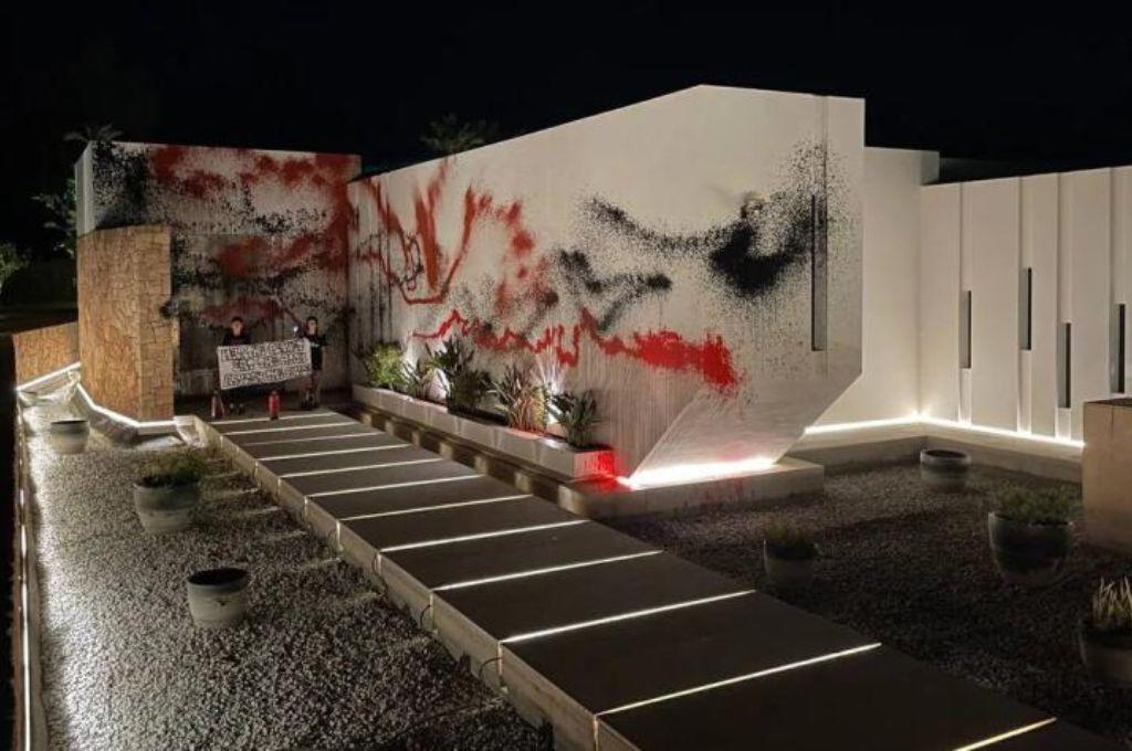 Duro golpe para Messi y Antonela: así fue el vandalismo en su mansión de Ibiza y presidente de Argentina explotó en redes