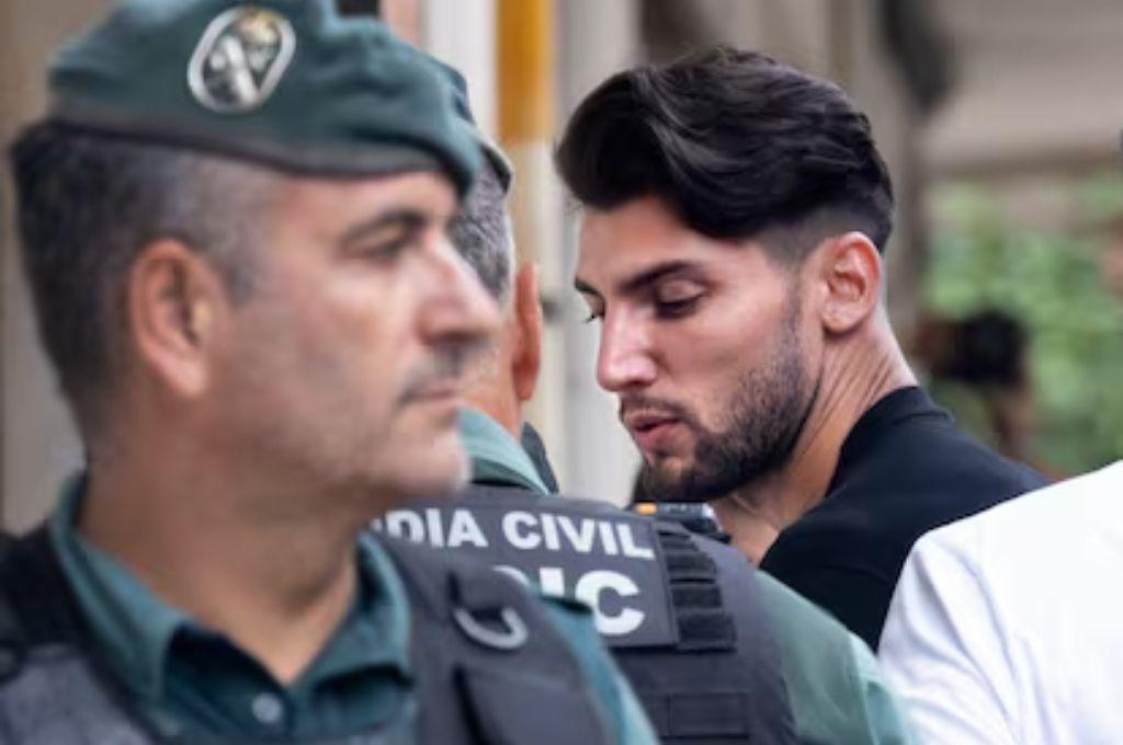 Fue acusado de racismo hace unos días y hoy la Fiscalía de España confirma 10 años de prisión por agresión sexual