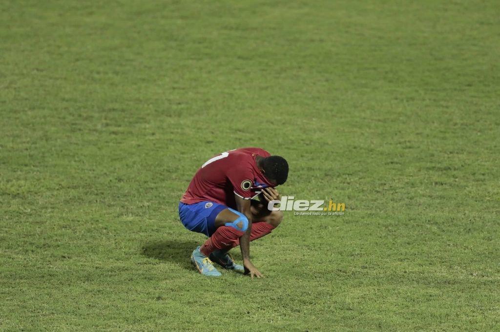 ¡Tico aplicó terrible voladora! Así fue la pelea de Costa Rica contra Estados Unidos en el Premundial de Concacaf