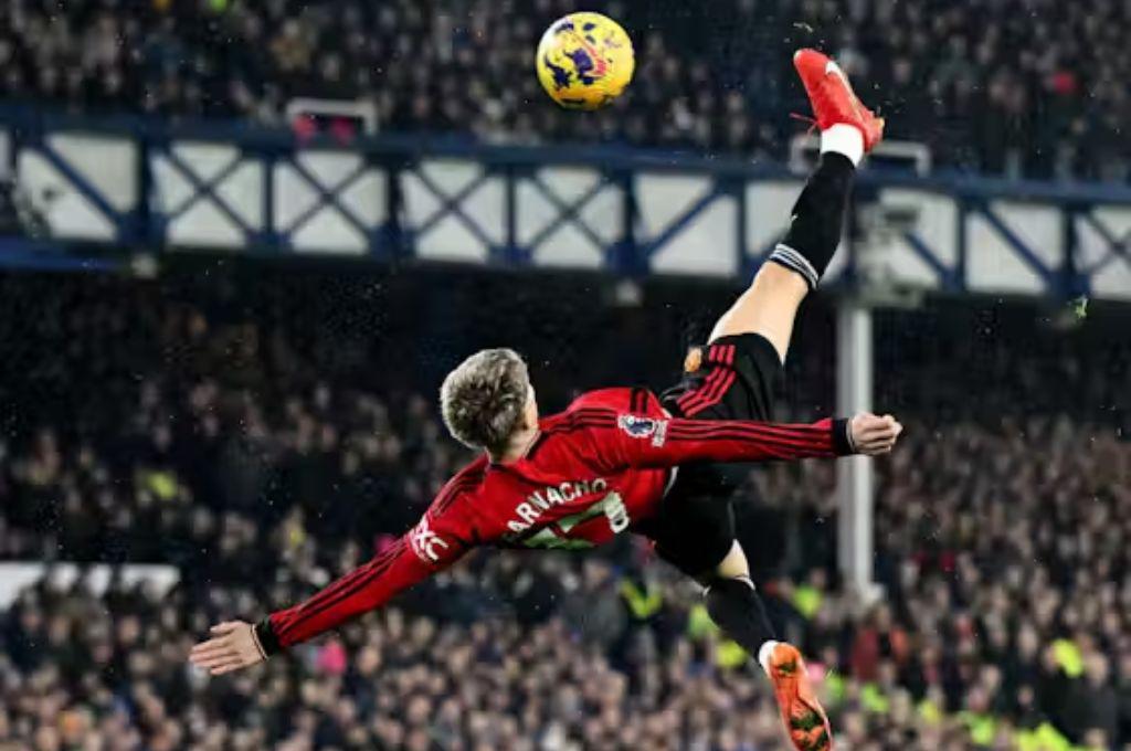 Premios Puskas 2024: ¿Quiénes son los rivales que tiene Michaell Chirinos al mejor gol del año?