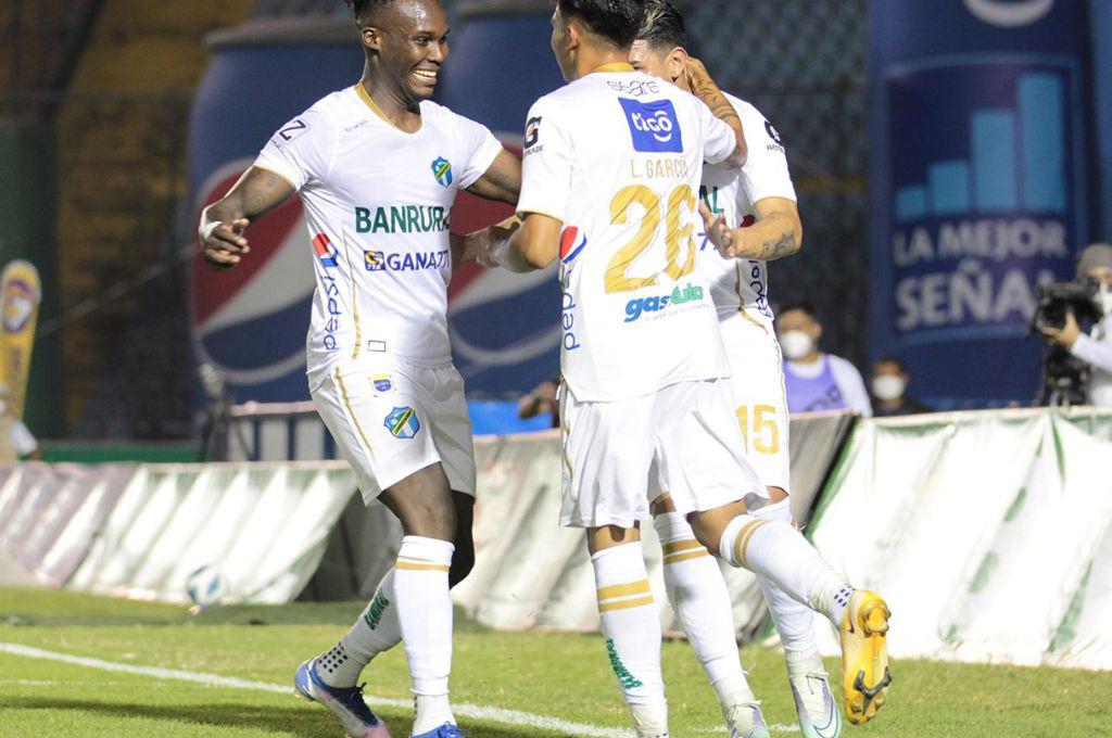 ¡Agredido, demandado y sentenciado! La dura travesía y el precio por pagar de Rubilio Castillo por ser un legionario