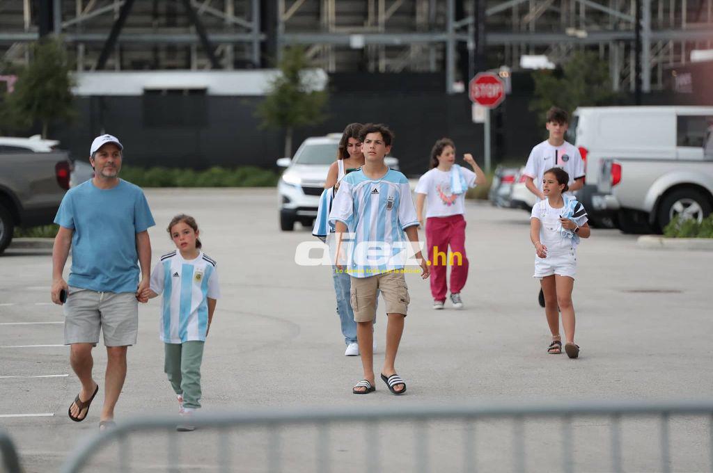 Así fue el segundo entreno de Argentina en Miami: liderado por Messi, Di María concentrado y las hermosas aficionadas