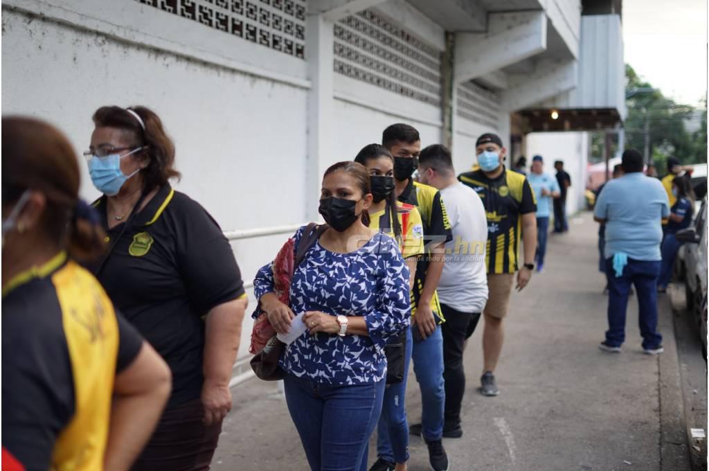 ¡Aficiones unidas y así se prepara la ‘Mega’! El ambiente en el Morazán previo al Real España-Motagua