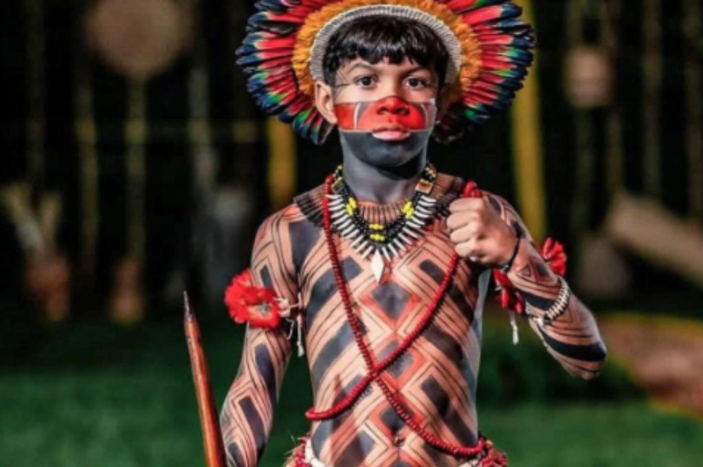 A sus 10 años se 'tatuó' todo su cuerpo: la razón por la que joven futbolista se vuelve viral en las redes: Son voces ancestrales...