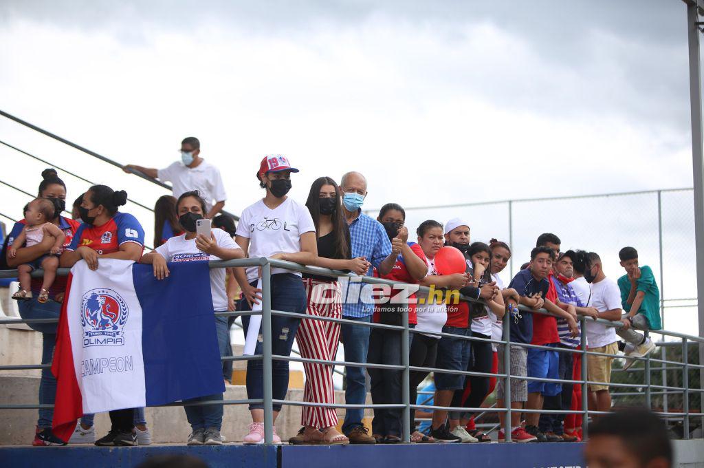 Presumieron la copa y la pancarta especial: Así fue el espectacular recibimiento que tuvo el Olimpia Sub-15 tras ganar la Donosti Cup