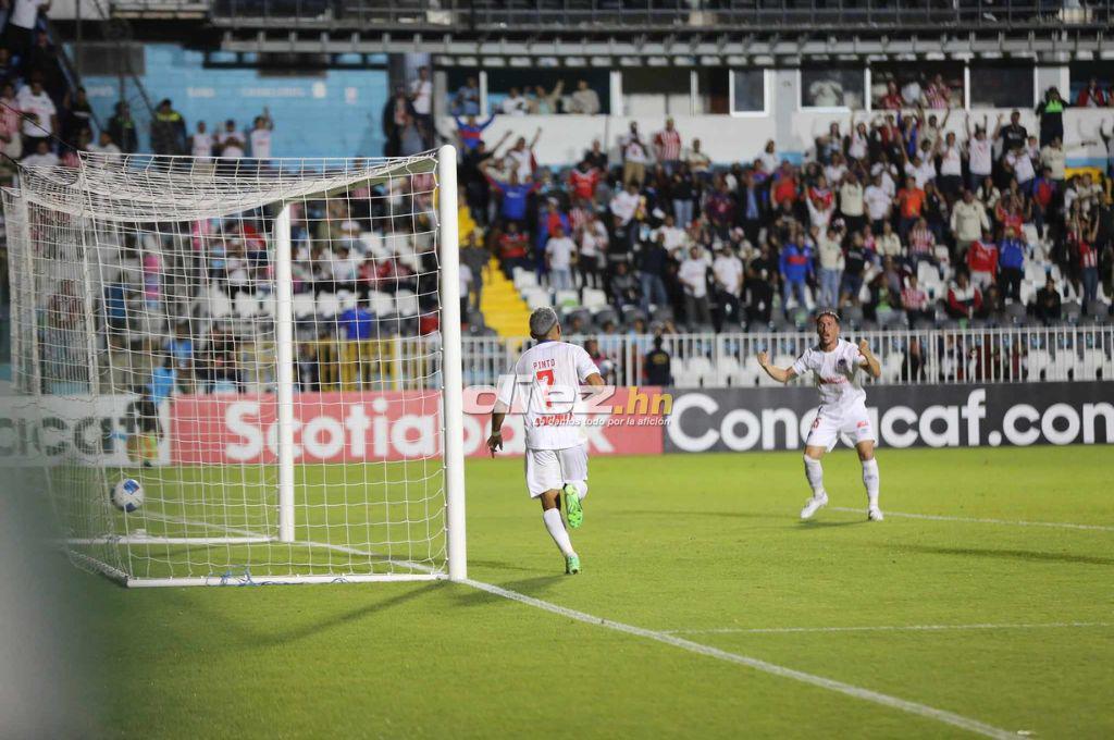 No se vio en TV: El hincha de Olimpia que arriesgó su vida en el Nacional y el curioso cambio con el banquillo de suplentes