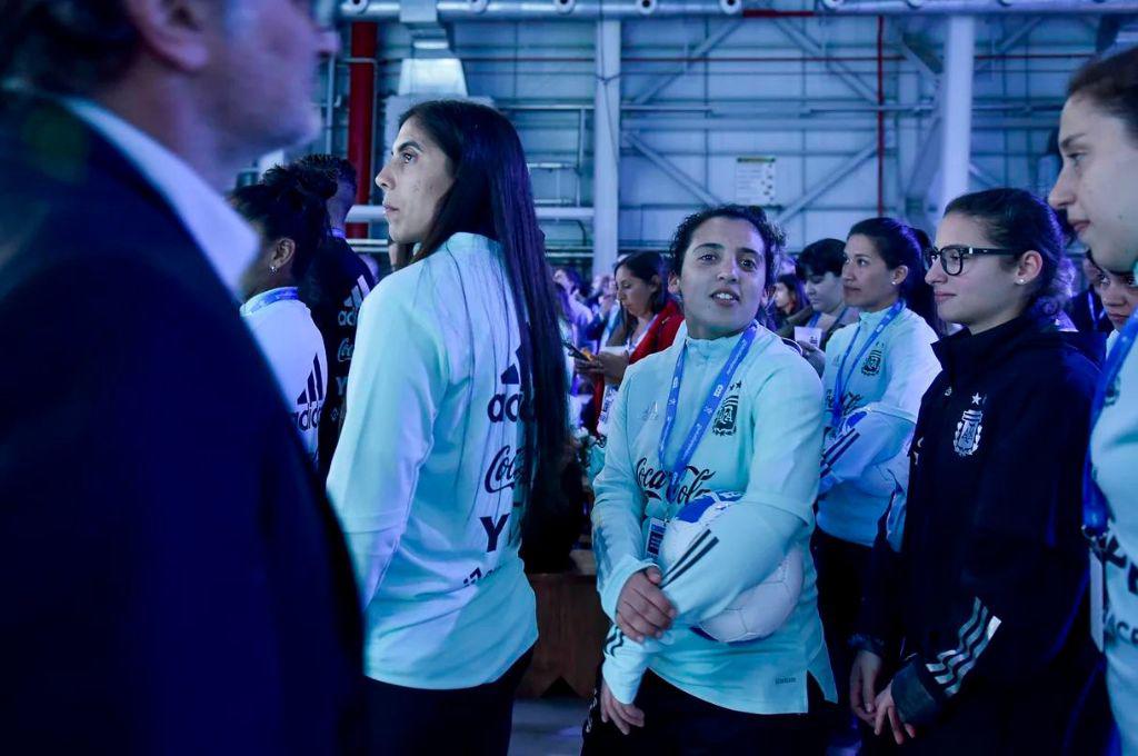 Argentina presentó el avión que llevará a la albiceleste, su familia e hinchas al Mundial de Qatar 2022.