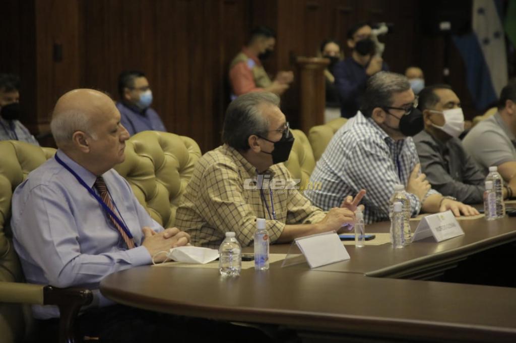 Presidentes del Real España y Marathón como pocas veces visto, el sorpresivo invitado y la confensión del alcalde