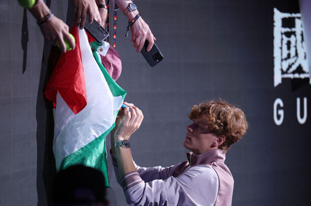 Italia se desborda por Sinner, el gesto ‘loco’ del campeón del Abierto de Australia y el mensaje especial a su padres