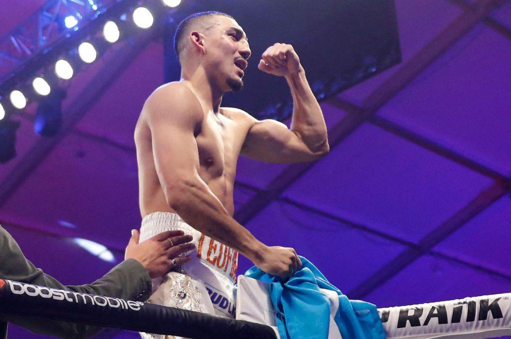 ¡Así lo mandó a la lona! Teófimo López y su resurrección ante Pedro Campa: la bandera de Honduras presente