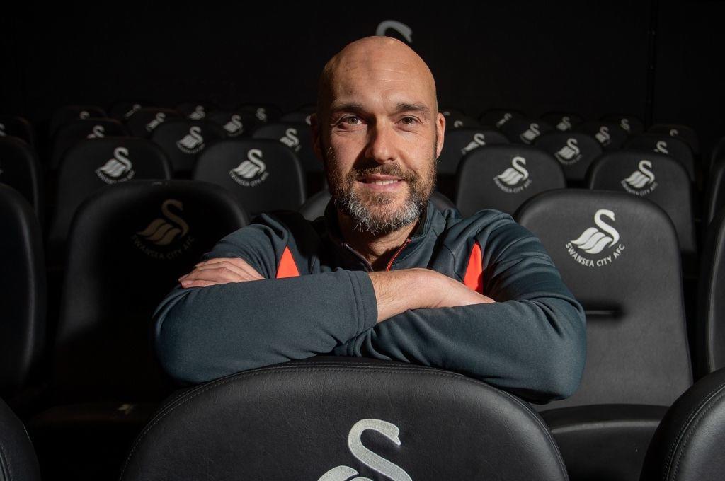 Renunció seguir dirigiendo en Inglaterra y ahora trabaja en un aeropuerto: la razón por la que tomó está decisión: Es un cambio radical