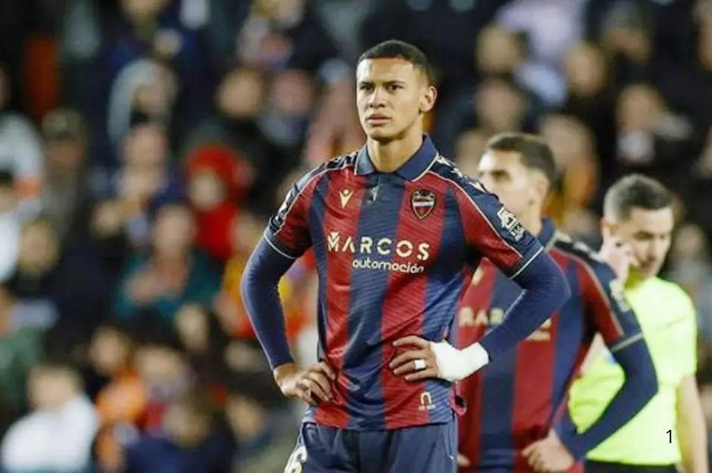 Kervin Arriaga jugaría con campeón del mundo: el hondureño sacude el mercado y revelan su nuevo destino