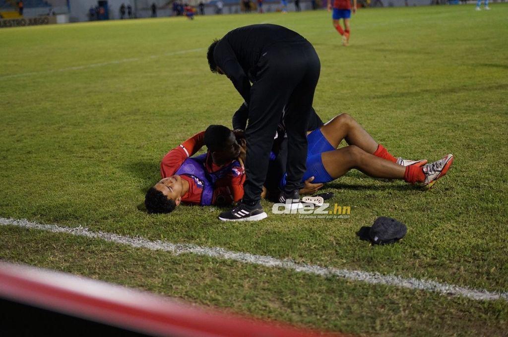 ¡Tico aplicó terrible voladora! Así fue la pelea de Costa Rica contra Estados Unidos en el Premundial de Concacaf