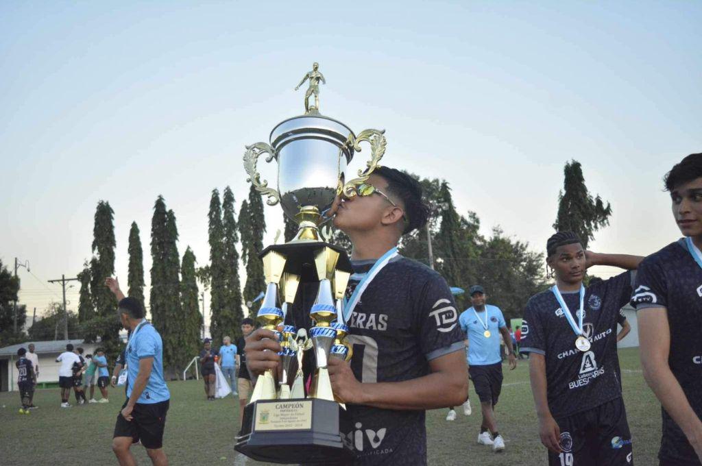 Alberth Elis cosechando estrellas: Panteras FC es campeón de la Liga Mayor de San Pedro Sula en su primer torneo
