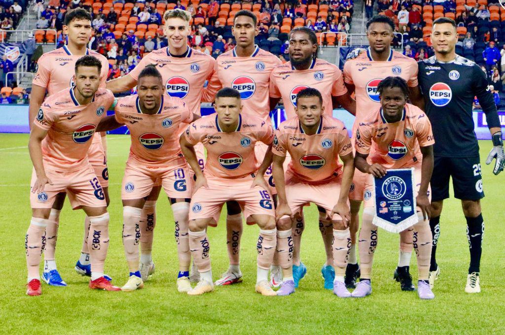 Diego Vázquez pierde a futbolista titular de Motagua tras decidir someterse a una cirugía en la rodilla