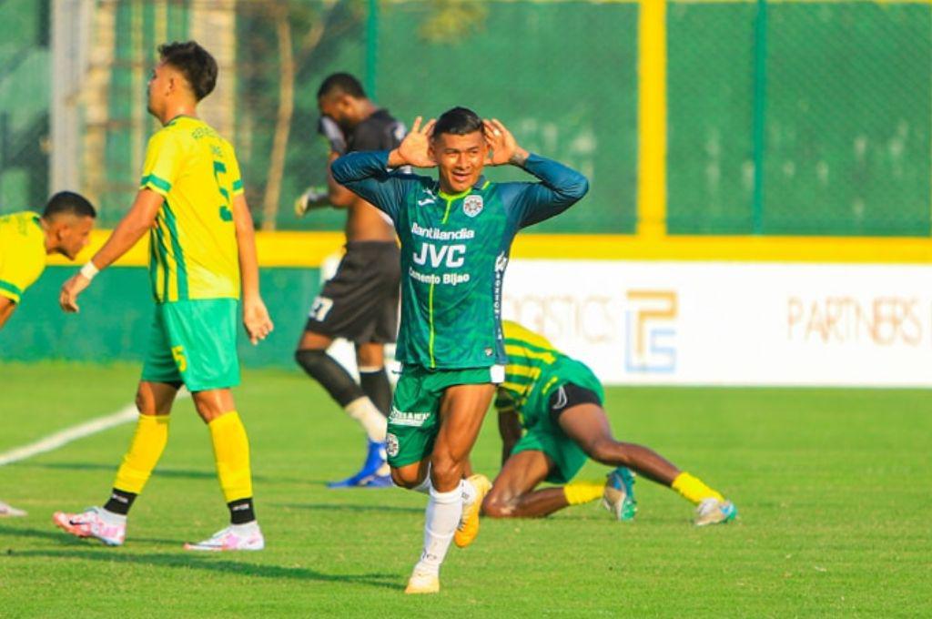 ¡Gol y susto! Chino López se estrena anotando con Marathón en el empate de visita ante Parrillas One