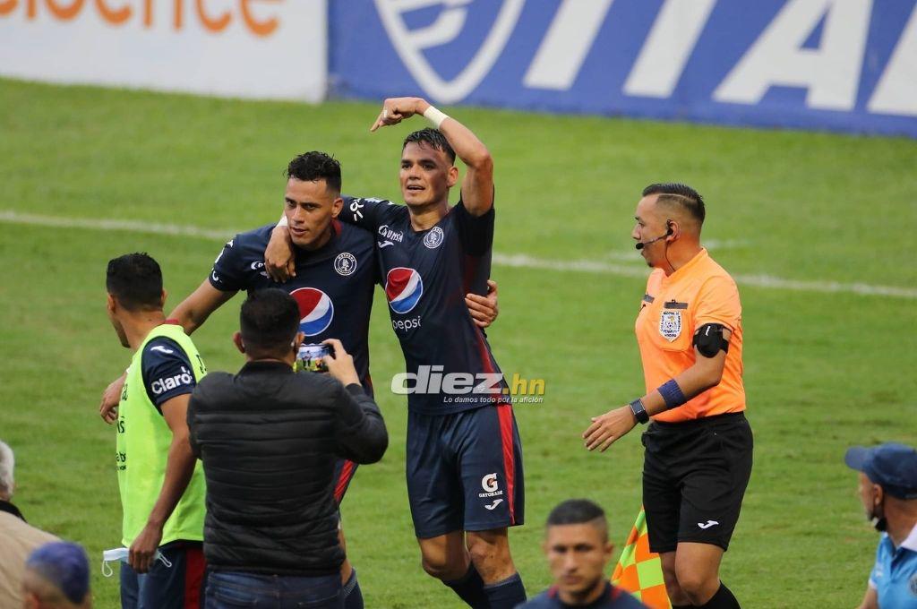 NO SE VIO EN TV: Los enfados de Héctor Vargas, dedicatoria de Moreira y el aficionado de la caguama en la fiesta de Motagua en la final