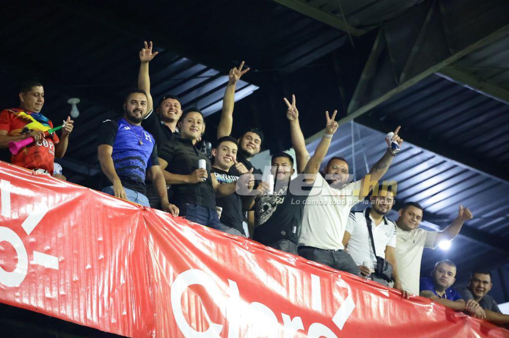 ¡Espectacular! Llenazo en el estadio Morazán por el Honduras-México pese a la lluvia y Rambo de León, presente
