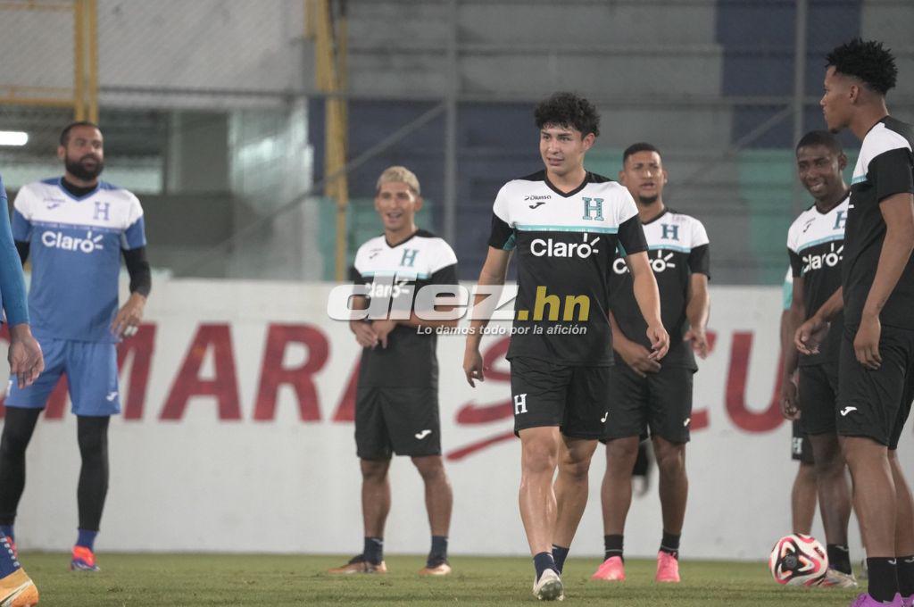 Las primeras imágenes de Yustin Arboleda con la camisa de la Selección de Honduras y un invitado especial en el entreno