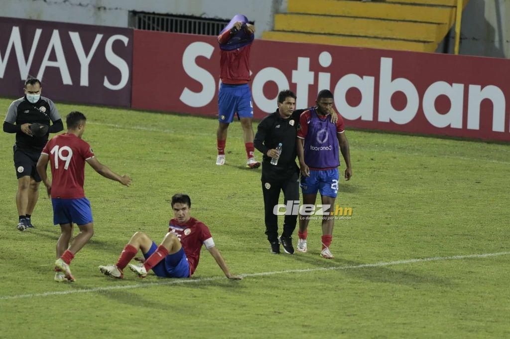 ¡Tico aplicó terrible voladora! Así fue la pelea de Costa Rica contra Estados Unidos en el Premundial de Concacaf