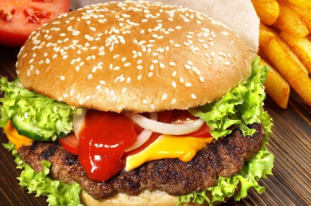 La primera petición de Dani Alves al salir de la cárcel, los regalos que dejó a los prisioneros y la fiesta que montará en casa