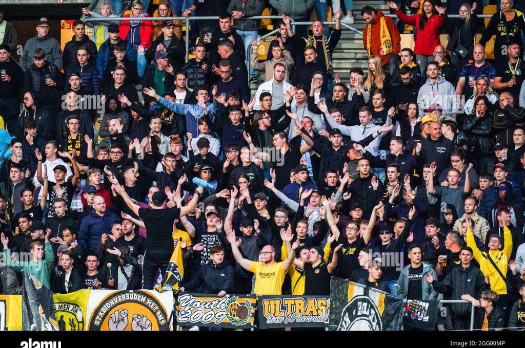 La burla del país: Invadieron el campo para celebrar el ascenso de su club, pero la fiesta se acabó por un hecho inesperado