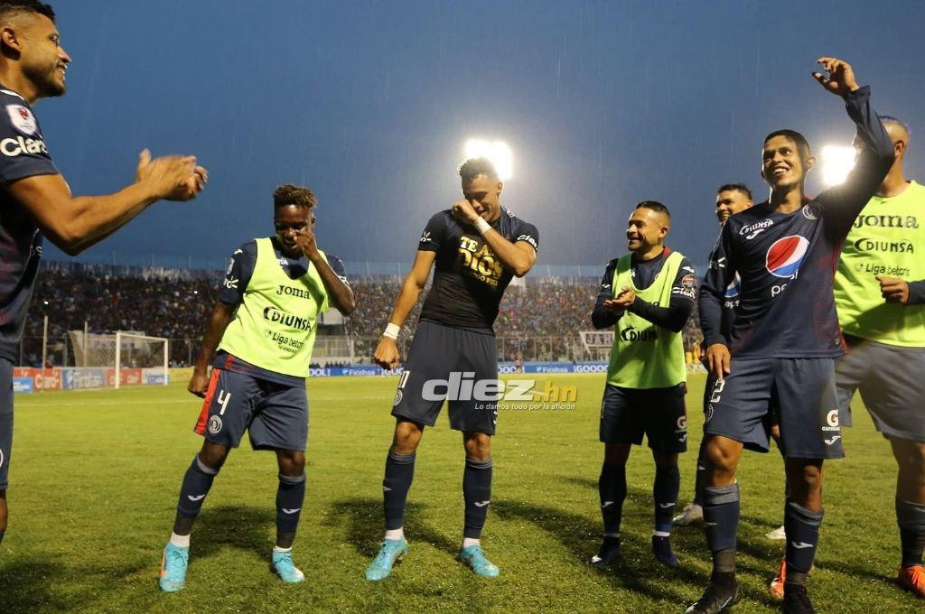 NO SE VIO EN TV: Los enfados de Héctor Vargas, dedicatoria de Moreira y el aficionado de la caguama en la fiesta de Motagua en la final