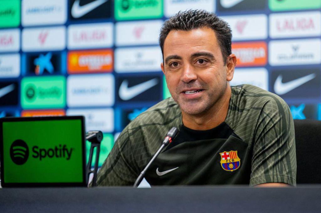 Xavi revela hasta cuándo renovó con Barcelona y envía mensaje al Real Madrid: “Respeto incluso a los querían que...”