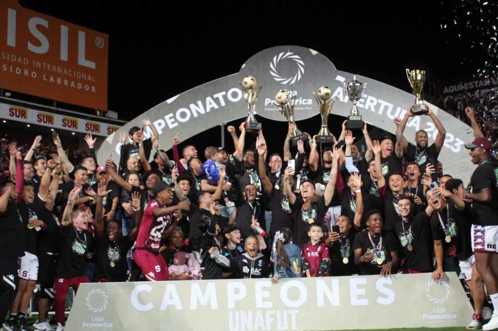 ¿Quién tiene más entre Olimpia y Saprissa? Estos son los equipos con más títulos ligueros en Centroamérica