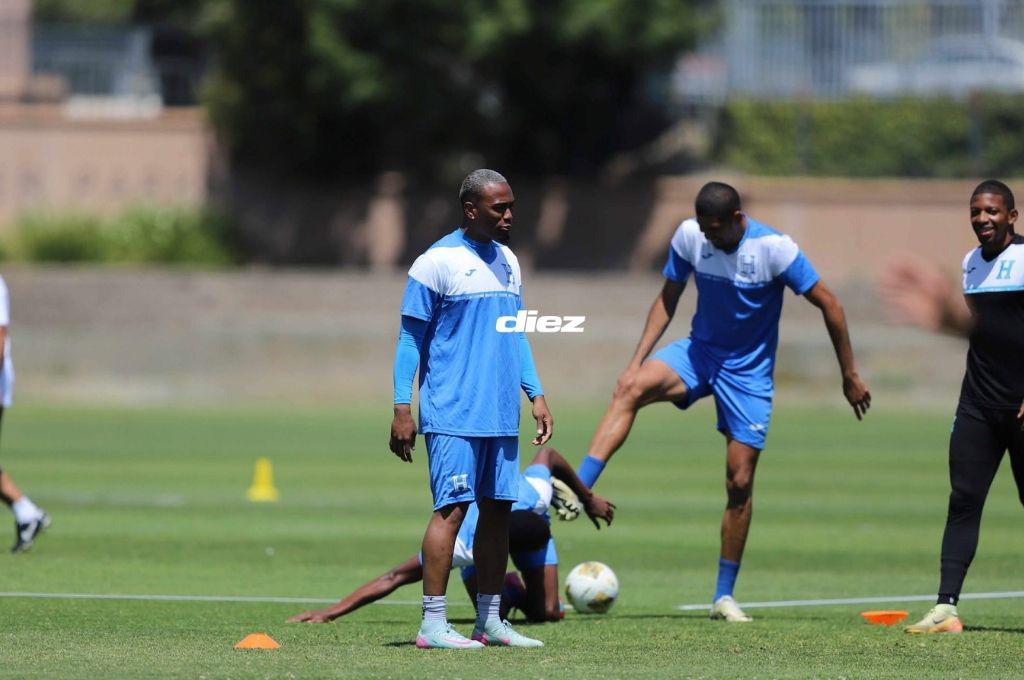 Selección de Honduras recibe visita de lujo, sonrisas y Rueda define su 11 titular; así fue el último entreno previo a enfrentar a México