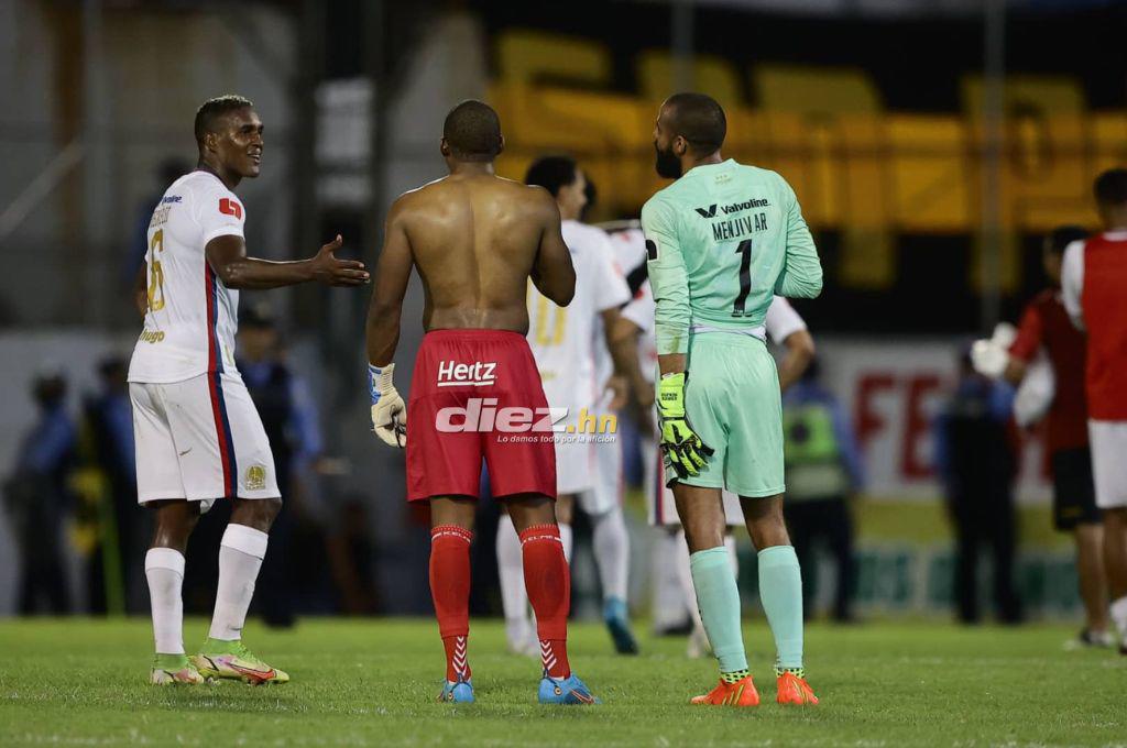 NO SE VIO EN TV: El cariño de Troglio a ex jugador de Olimpia, Gullit Peña causa furor y el regreso del ‘Doctor’