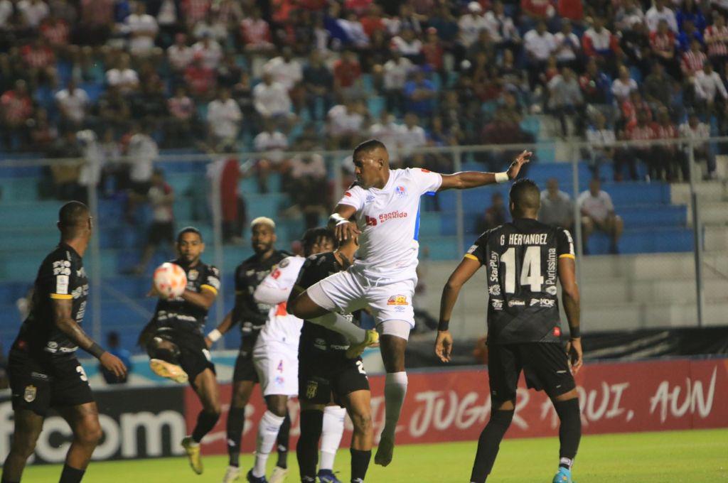 Así era Gilberto Hernández, futbolista panameño que fue asesinado: jugó en contra de Messi y Olimpia; su padre perdona a los asesinos