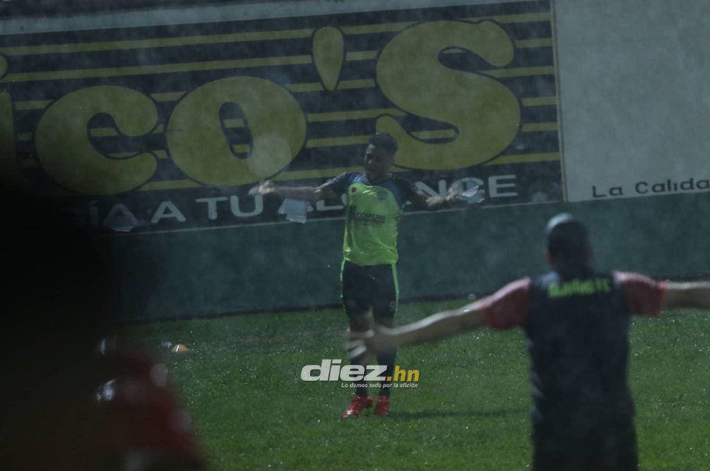 ¡Locura total! Invasión de aficionados y tristeza de Lone: Así celebró el ascenso a Liga Nacional el Olancho FC