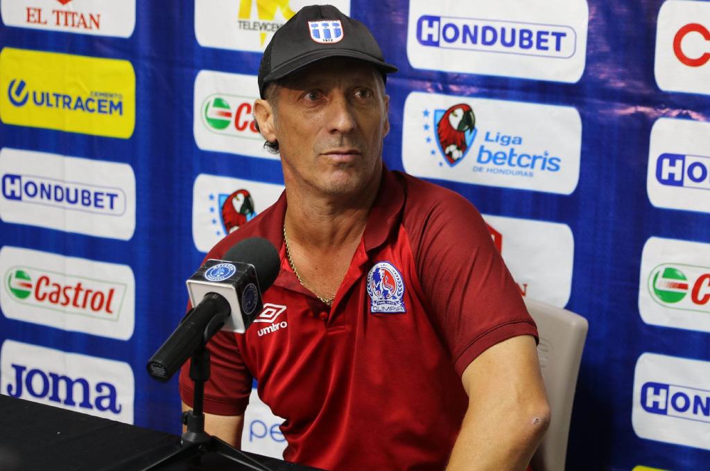 Pedro Troglio se desahoga: “Me encantaría estar donde está Motagua, me duele el alma no estar en Concacaf”