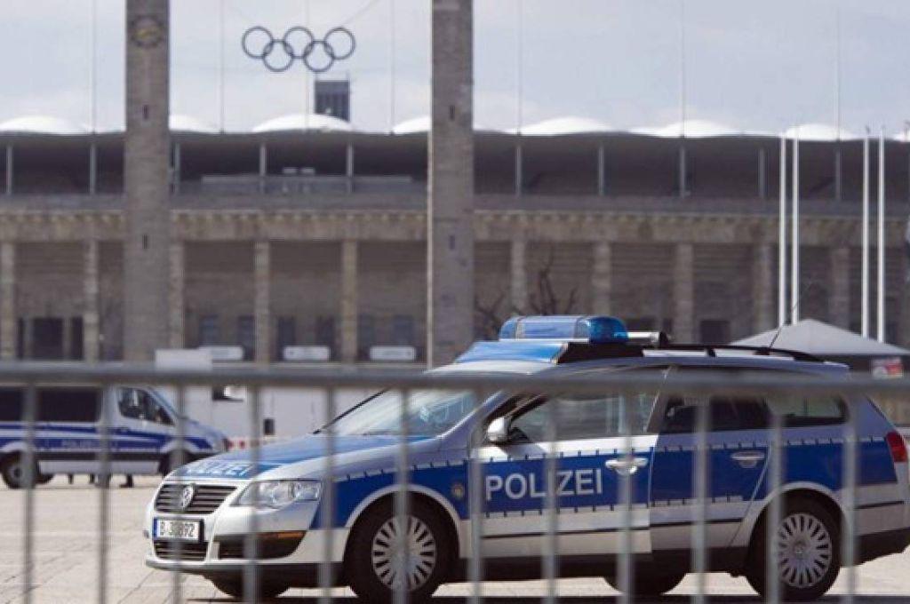 Estrella de la Premier League fue detenido en pleno entreno por violación y la mujer rompe el silencio: “Me trató como una basura”