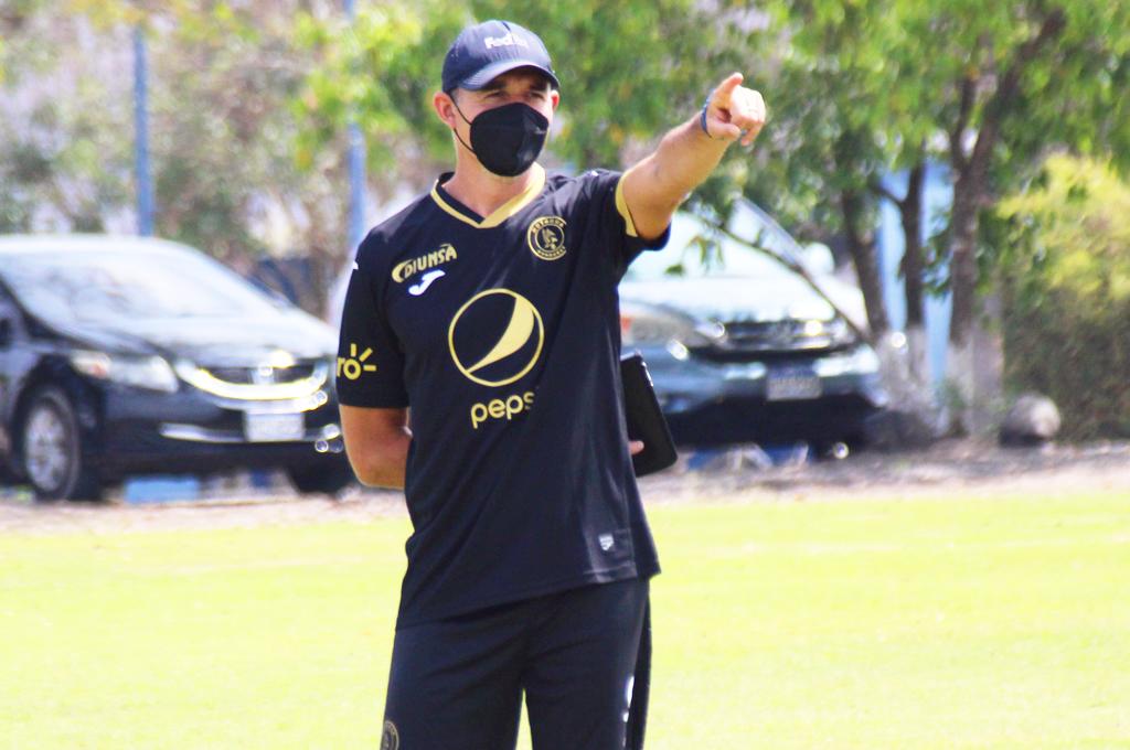 Hernán “La Tota” Medina deja el hospital tras cuatro días internado ya entrena con Motagua