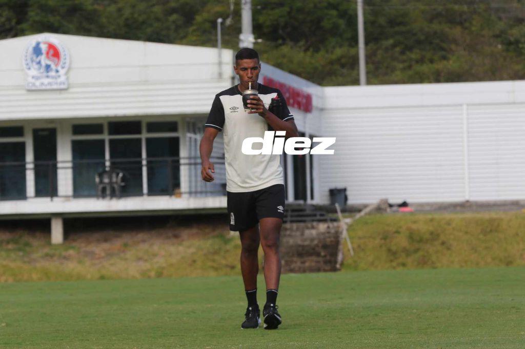 Los nuevos fichajes del Olimpia ya trabajan a tope; así fue el entreno del León, el tatuaje de Montiel y cuándo debutará