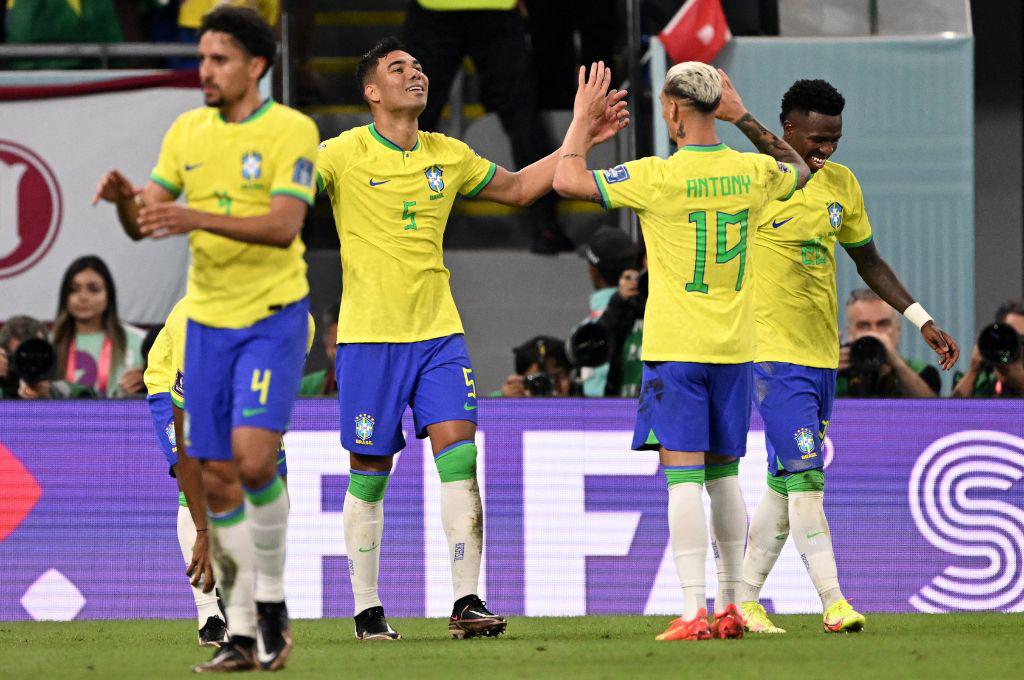 El doble de Neymar en las tribunas, el festejo soberbio de Casemiro y se fue la luz en el estadio 974, así se vivió el Brasil-Suiza