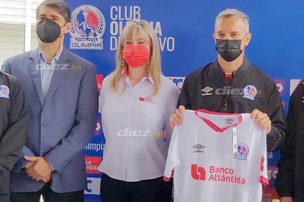 Las primeras imágenes de Pablo Lavallén como DT de Olimpia: Así inspeccionó la Cueva del León y sus exquisitas canchas