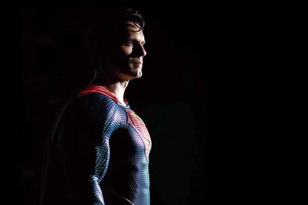 BOMBAZO: ¡Henry Cavill anuncia de manera oficial que regresa al papel de Superman!
