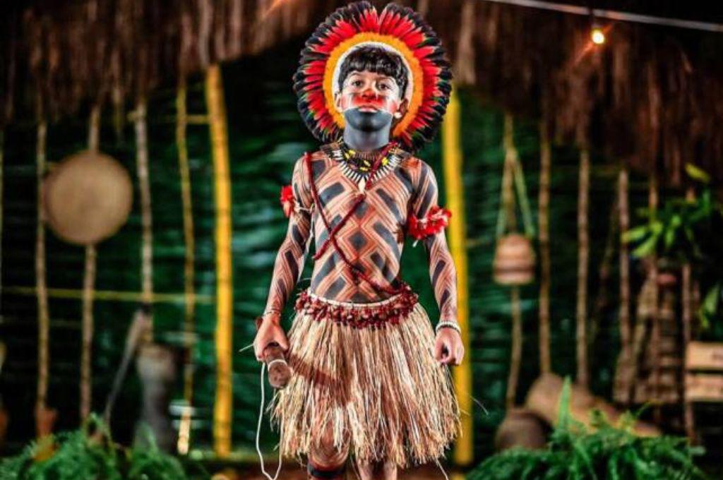 A sus 10 años se 'tatuó' todo su cuerpo: la razón por la que joven futbolista se vuelve viral en las redes: Son voces ancestrales...