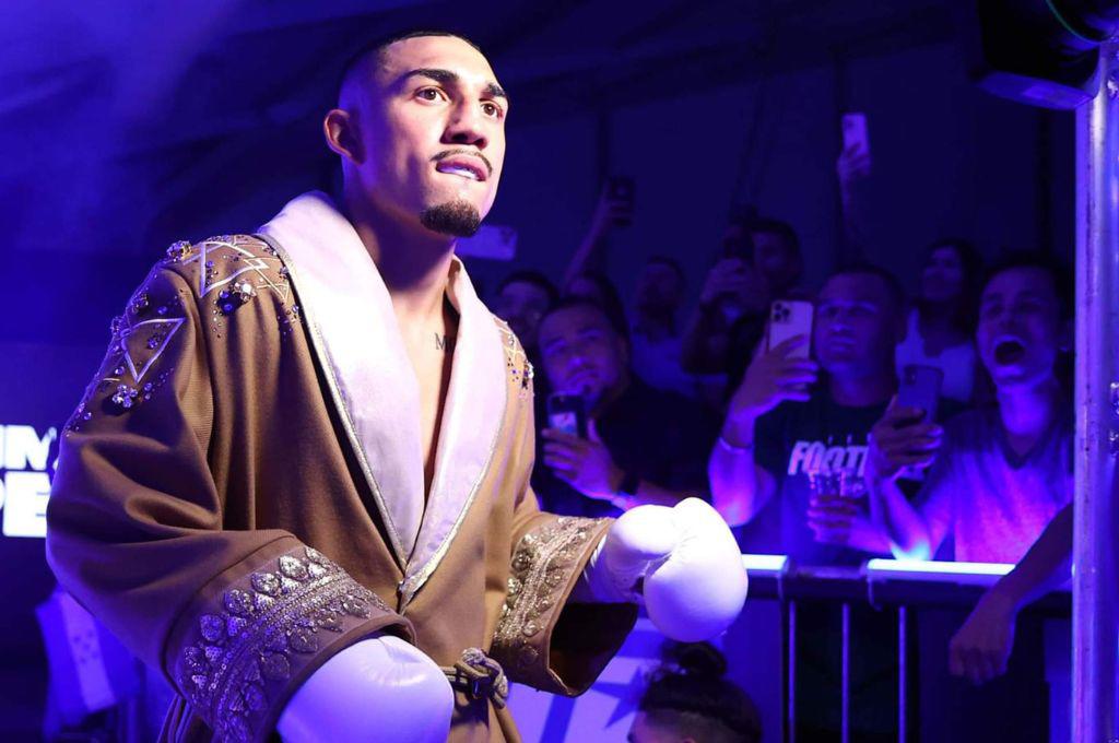 ¡Así lo mandó a la lona! Teófimo López y su resurrección ante Pedro Campa: la bandera de Honduras presente