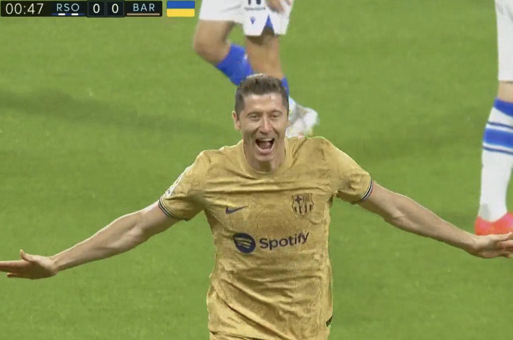 ¡Huele sangre y liquida! Así fue el primer gol de Robert Lewandowski con el Barcelona en la Liga Española