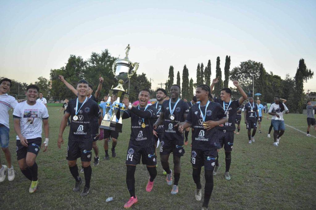 Alberth Elis cosechando estrellas: Panteras FC es campeón de la Liga Mayor de San Pedro Sula en su primer torneo