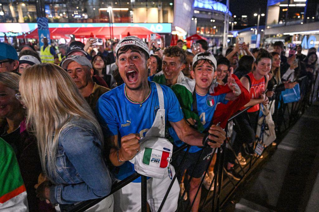 Italia se desborda por Sinner, el gesto ‘loco’ del campeón del Abierto de Australia y el mensaje especial a su padres
