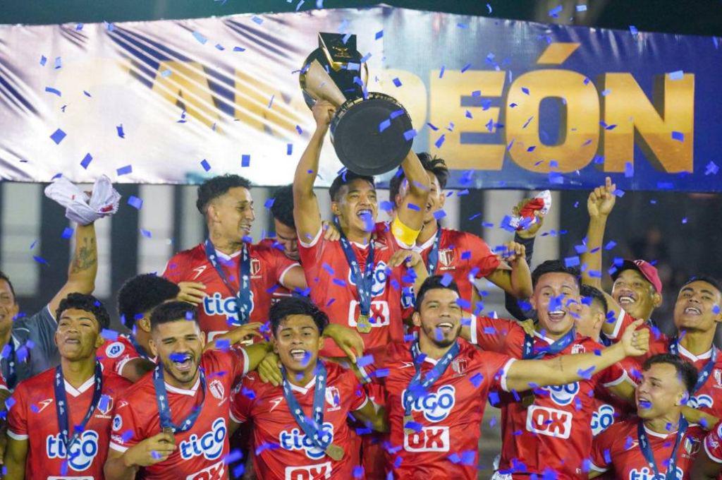 ¿Quién tiene más entre Olimpia y Saprissa? Estos son los equipos con más títulos ligueros en Centroamérica